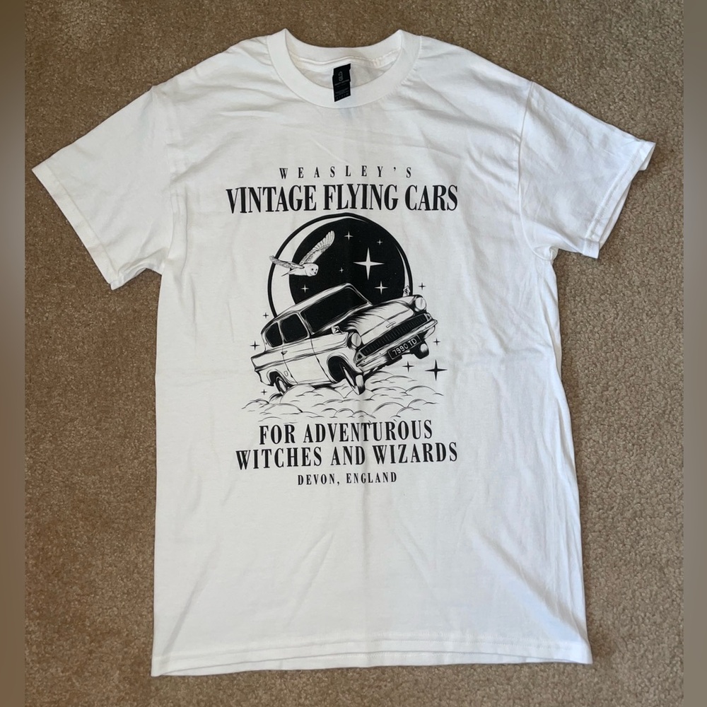 NWOT “Weasley’s Vintage Flying Cars” t-shirt